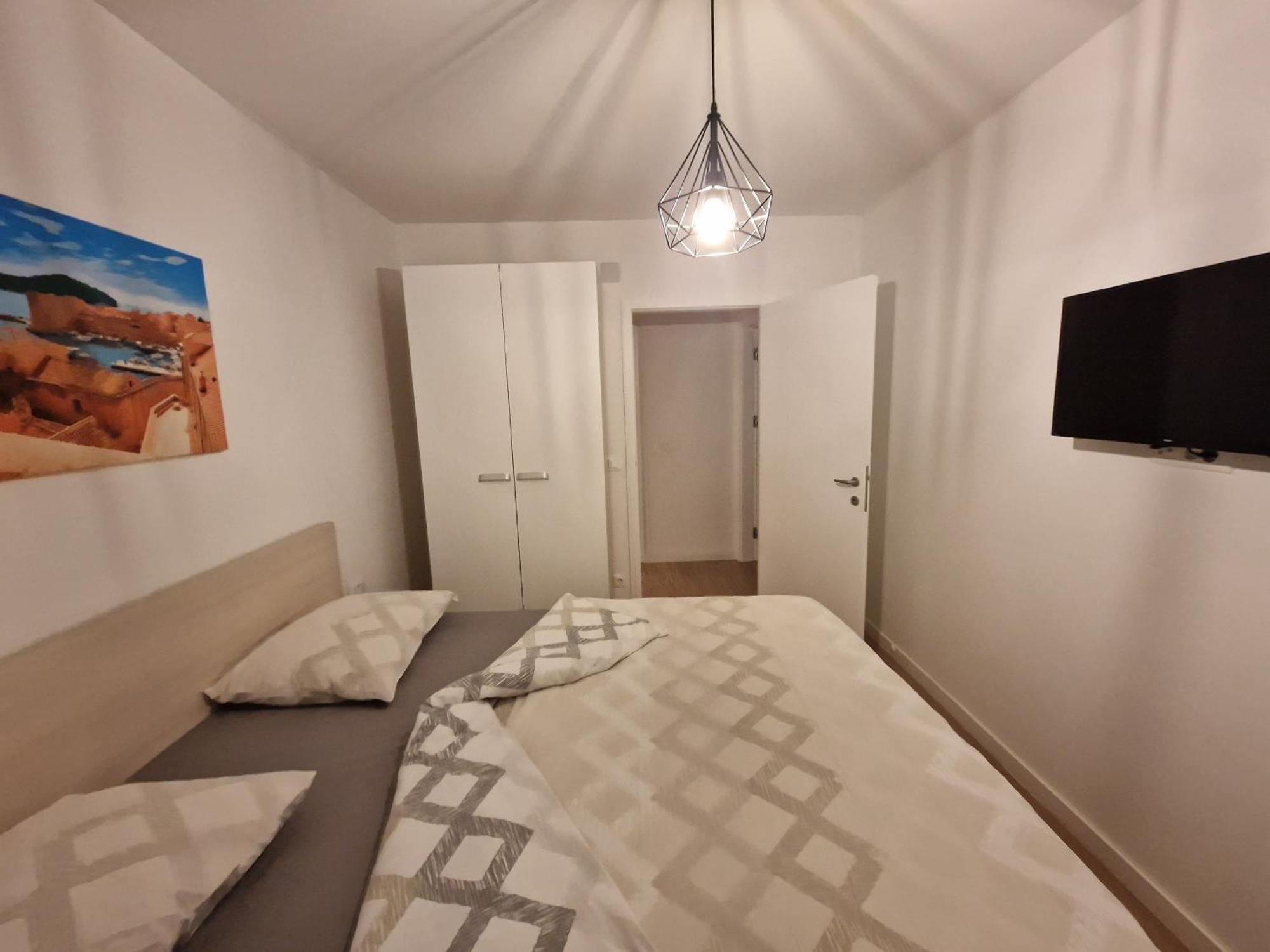 Luni Apartment