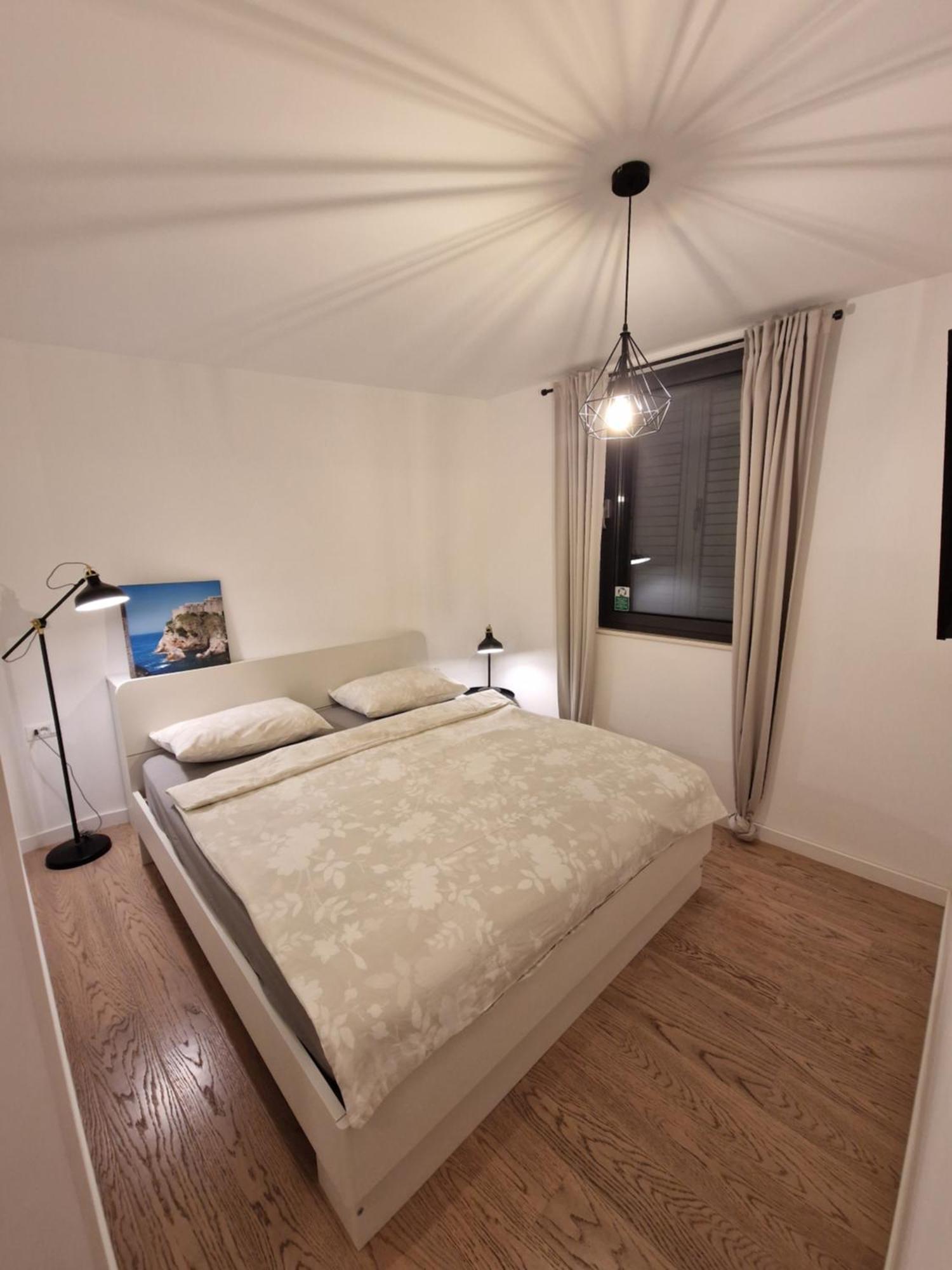 Luni Apartment *